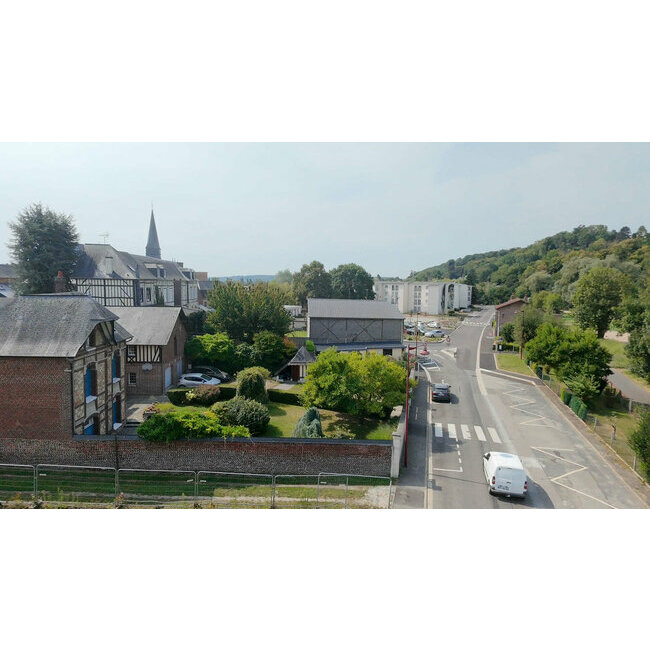 <figure>   <img src="ton-image-9.jpg" alt="Programme immobilier Les Ondines  Duclair  rsidence moderne au bord de la Seine">   <figcaption>Vue depuis la rsidence Les Ondines  Duclair, profitant dun emplacement privilgi prs de la Seine.</figcaptio