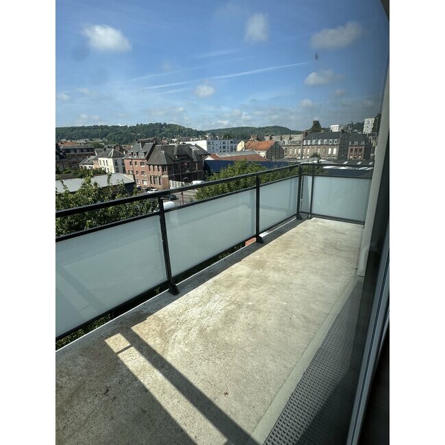 <img src="balcon-appartement-elbeuf.jpg" alt="Appartement neuf Les Rives de Seine  Elbeuf  balcon privatif avec vue dgage"> <figcaption>Balcon privatif dun appartement neuf du programme Les Rives de Seine  Elbeuf, offrant un espace extrieur agrabl
