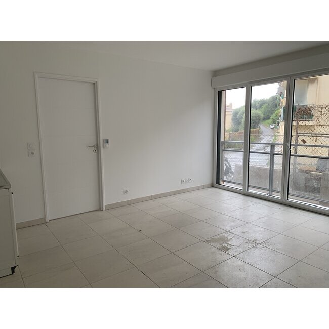 Des vues sur la M�diterran�e depuis la r�sidence Krystal Palace, selon les appartements.